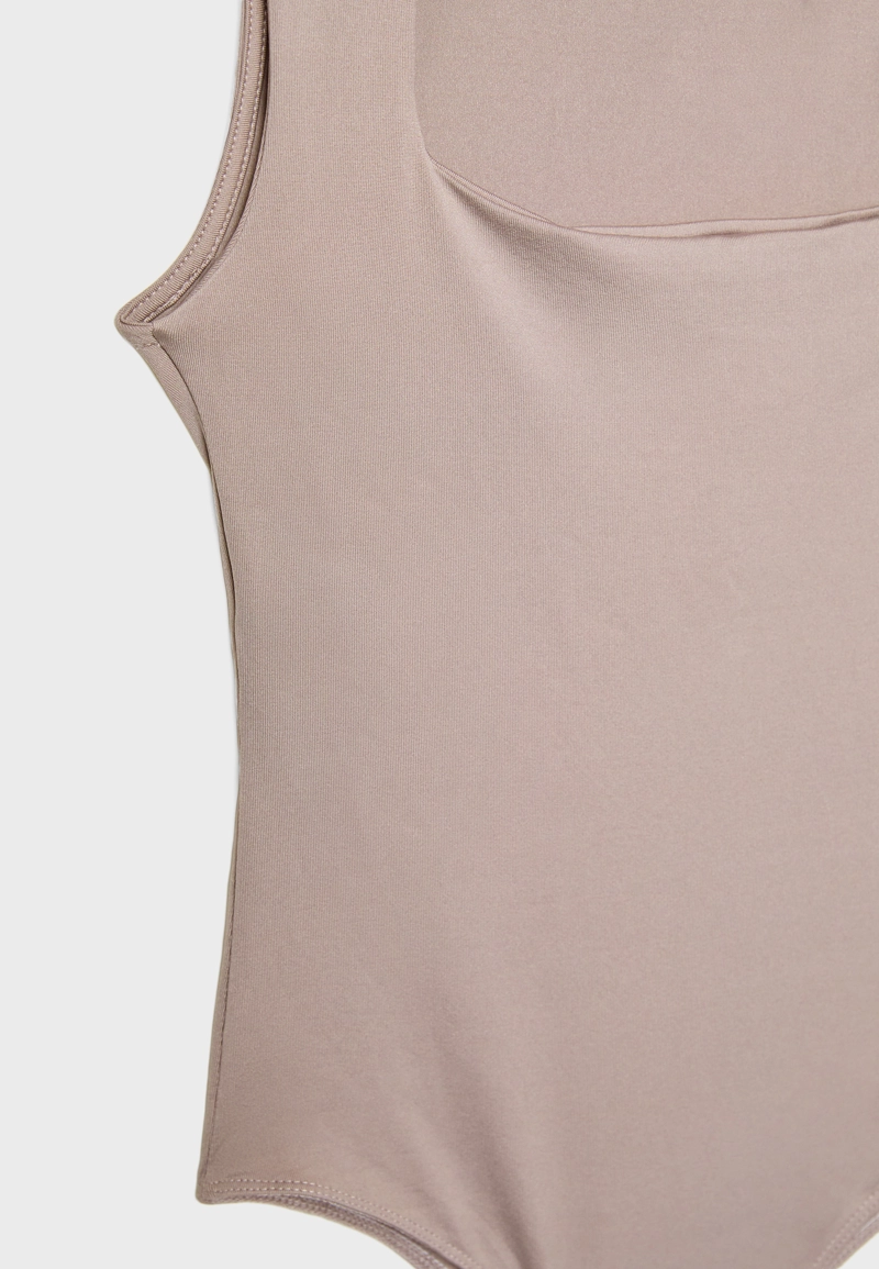 Боди с квадратным вырезом