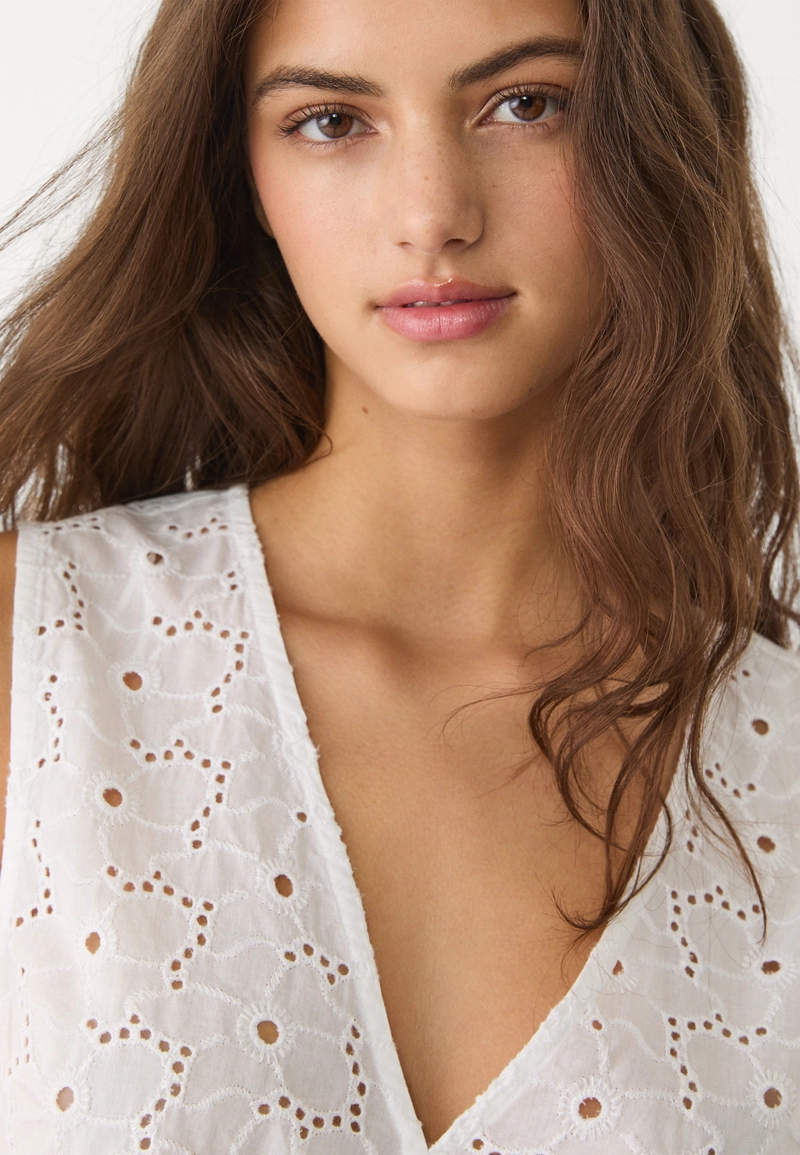 Жилет свободного кроя с вышивкой