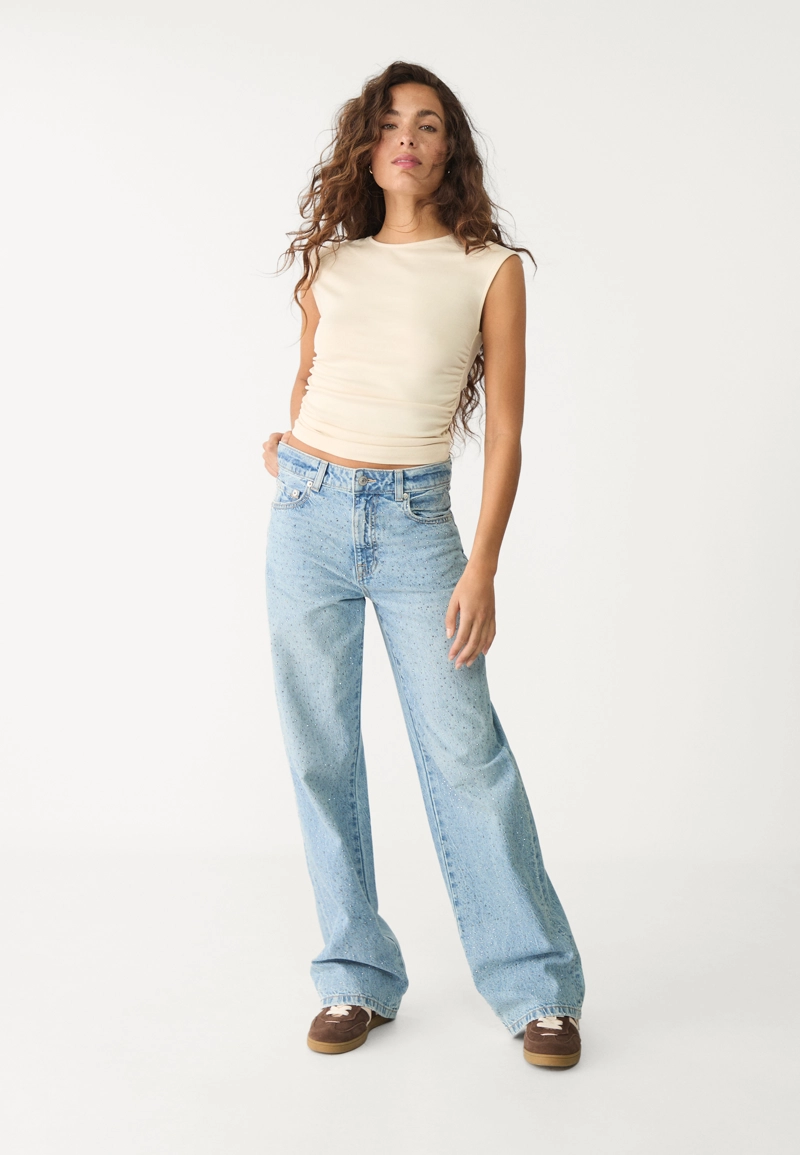 Базовая футболка облегающего кроя со сборками