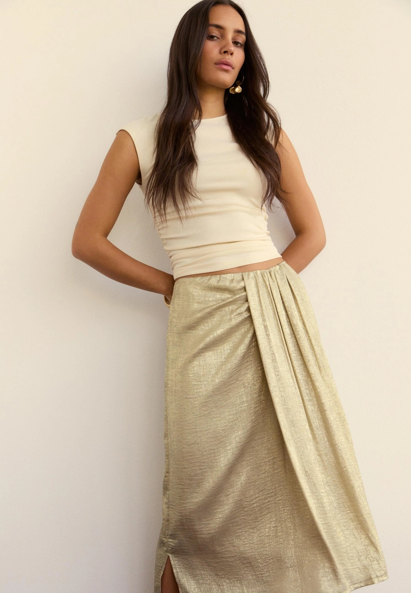 Базовая футболка облегающего кроя со сборками