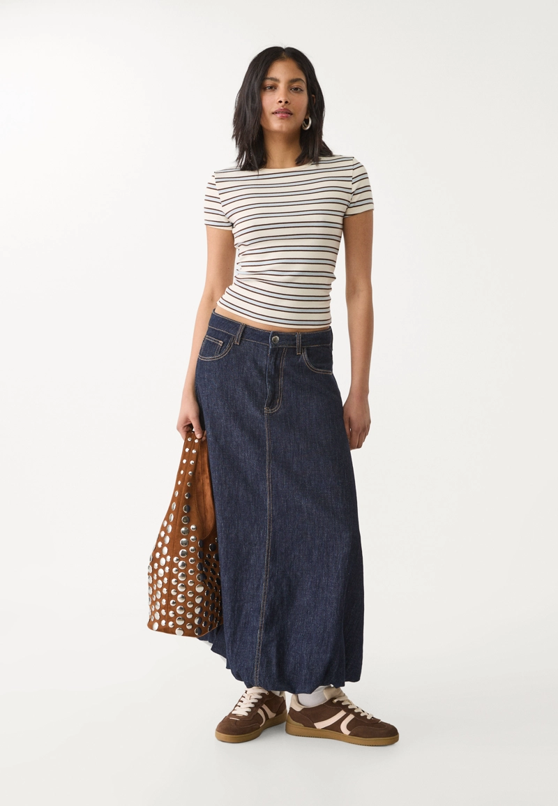 Базовая футболка облегающего кроя в полоску