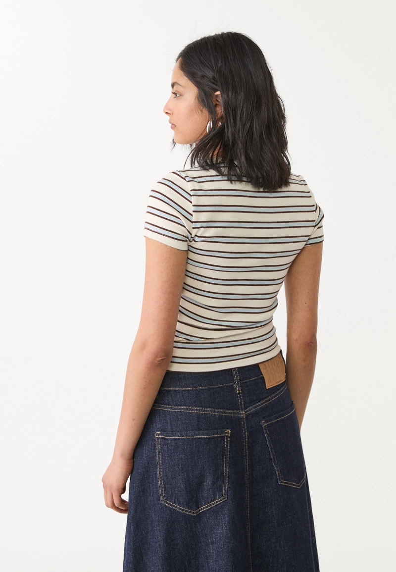 Базовая футболка облегающего кроя в полоску