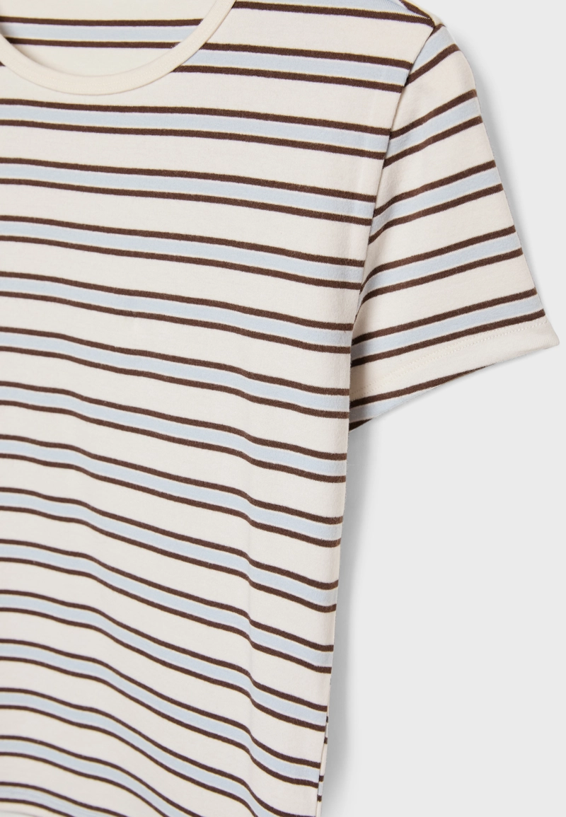 Базовая футболка облегающего кроя в полоску