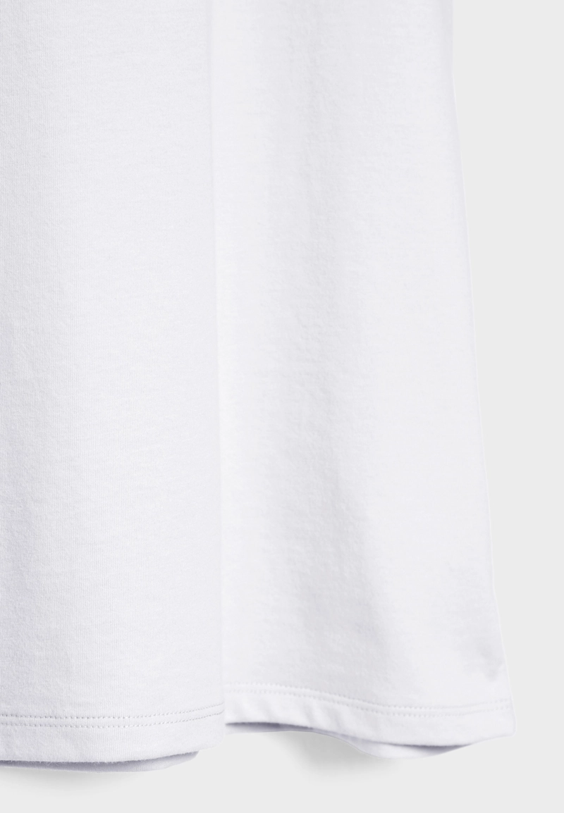 Базовая футболка классического кроя с круглым вырезом