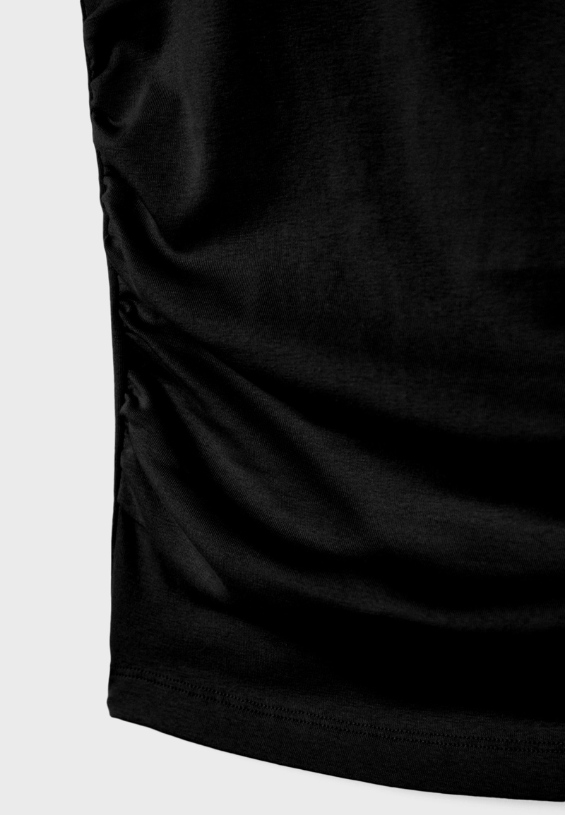 Базовая футболка облегающего кроя со сборками