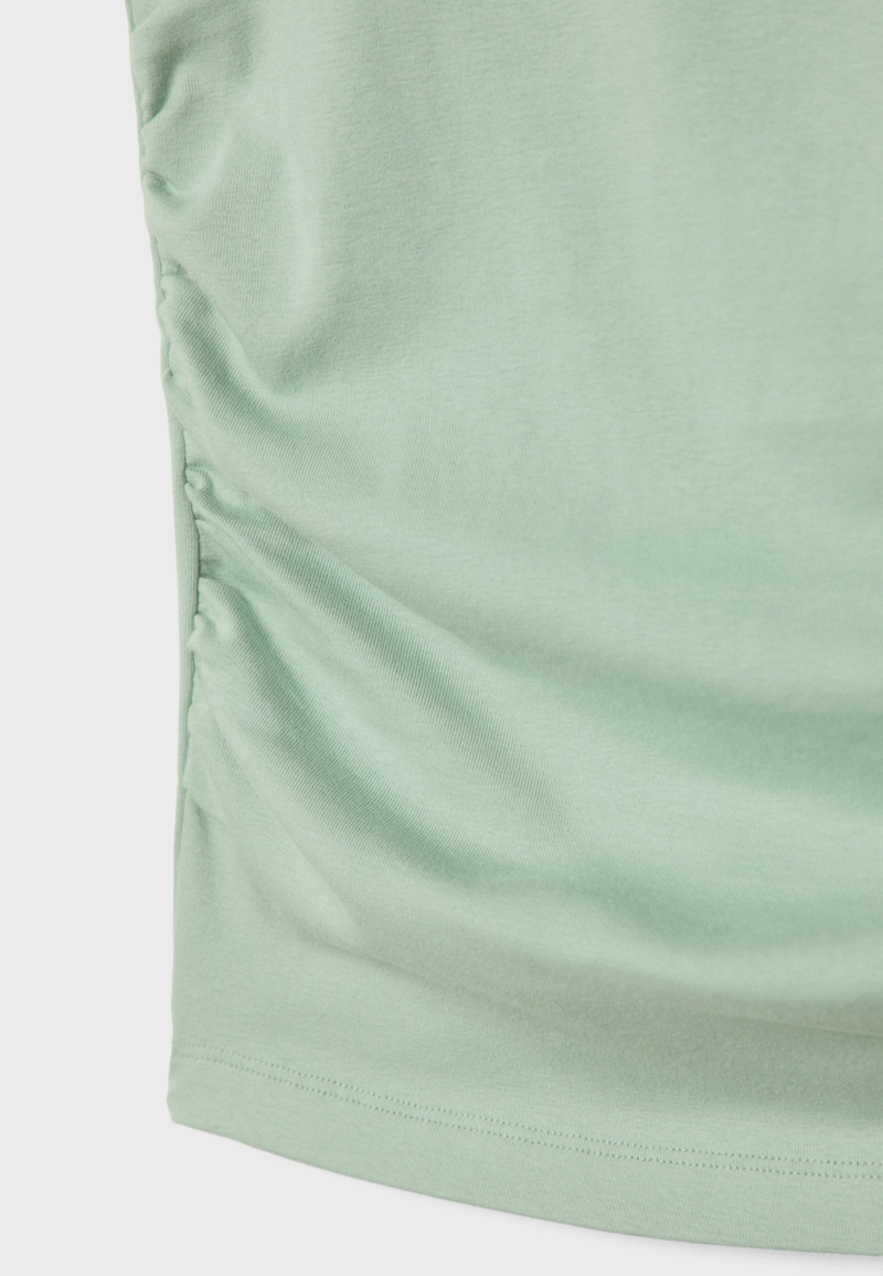 Базовая футболка облегающего кроя со сборками