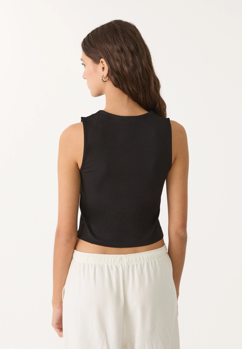 Базовая футболка с пуговицами