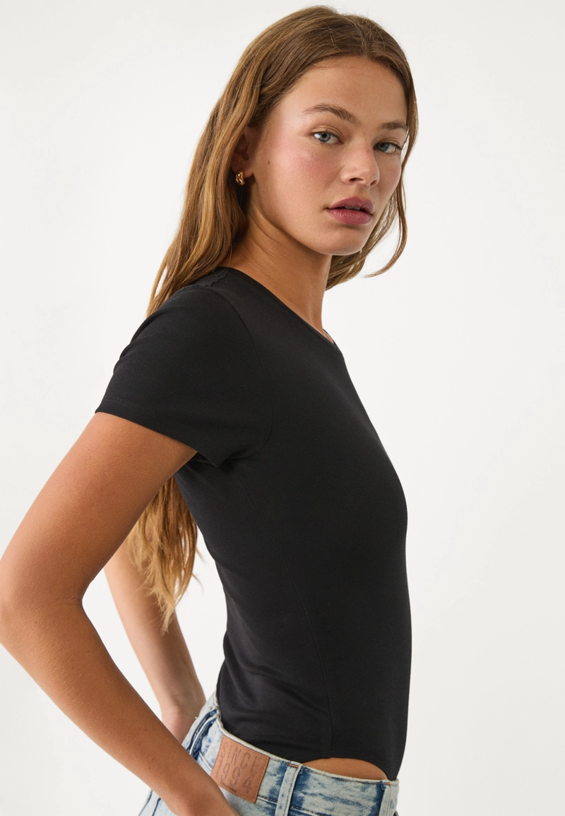 Базовое боди с круглым вырезом