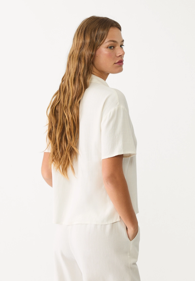 Рубашка из смесового льна с короткими рукавами