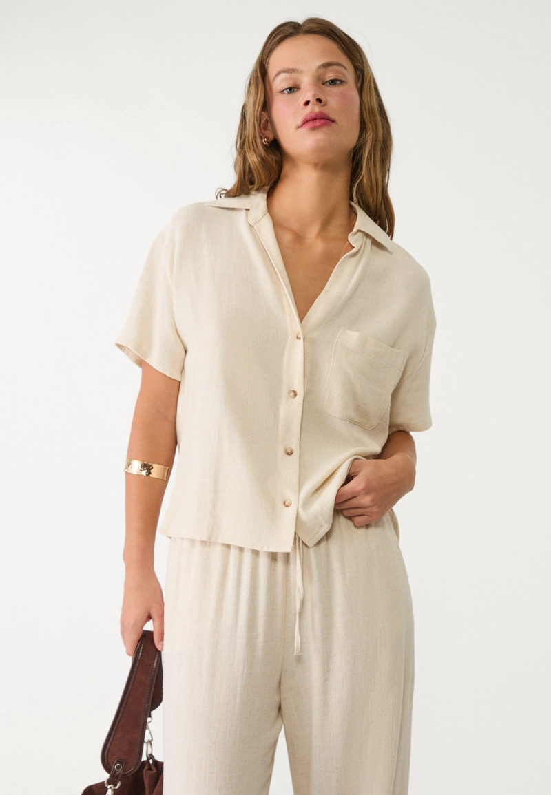 Рубашка из смесового льна с короткими рукавами