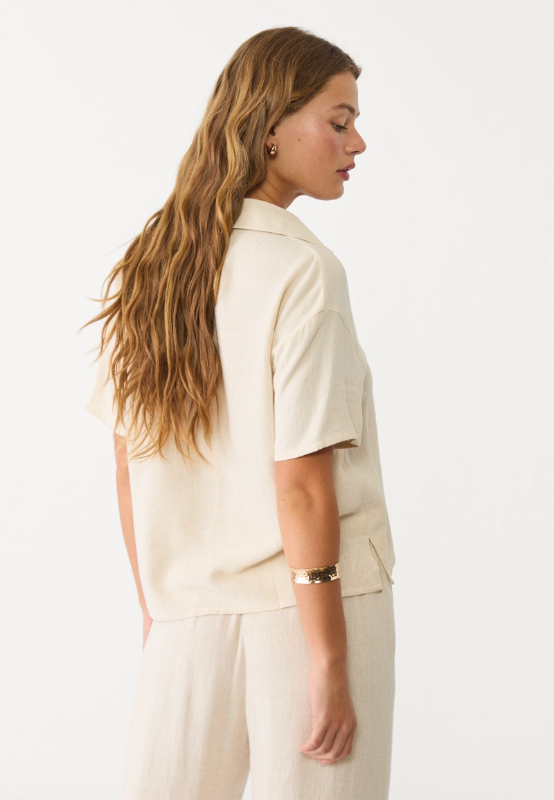 Рубашка из смесового льна с короткими рукавами