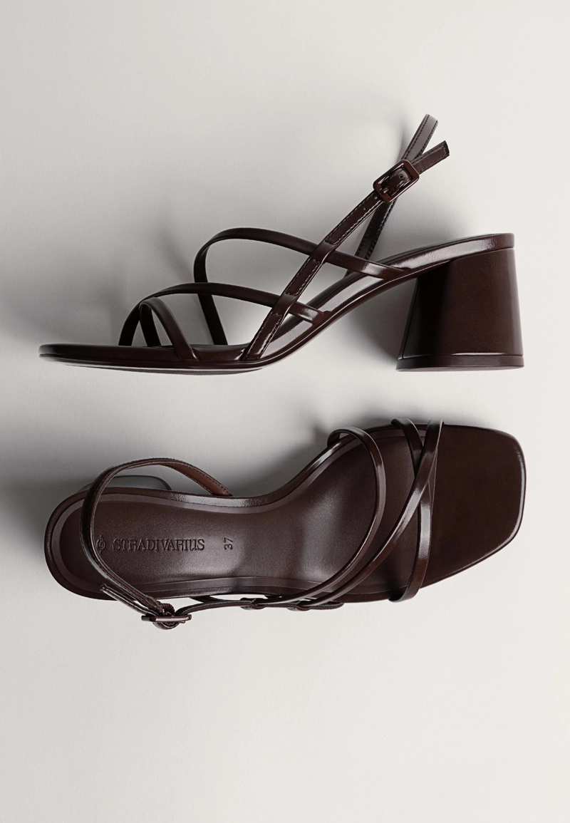 Босоножки на широком каблуке