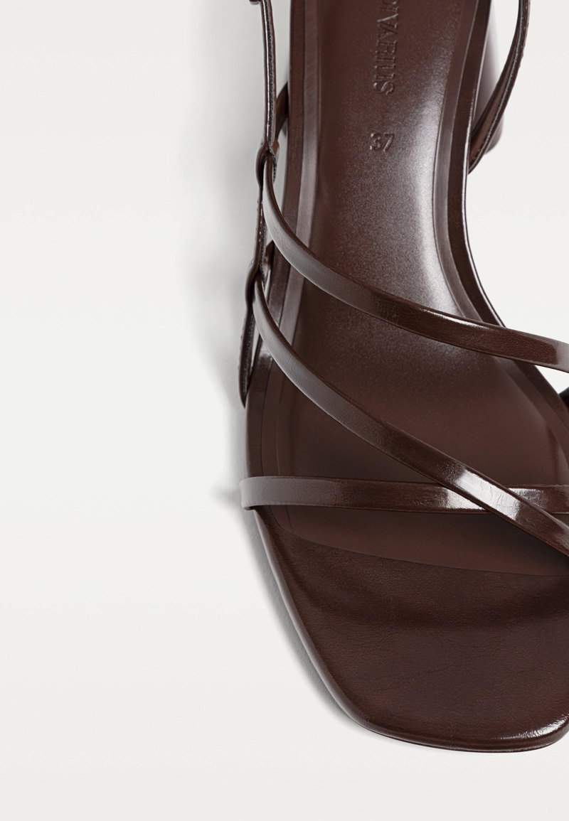 Босоножки на широком каблуке