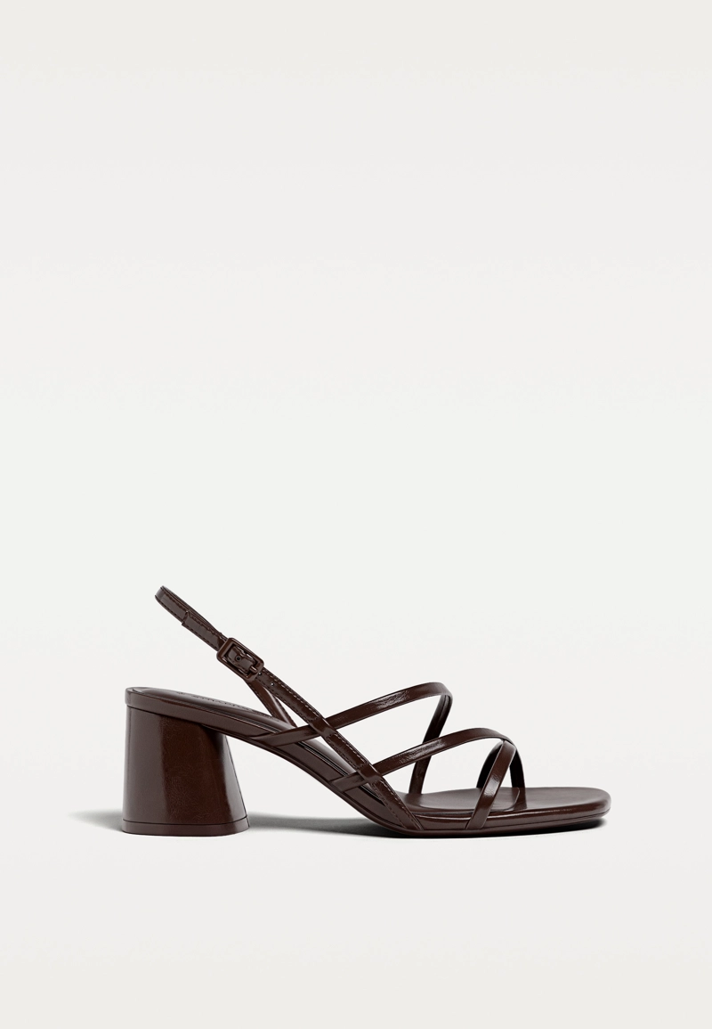 Босоножки на широком каблуке