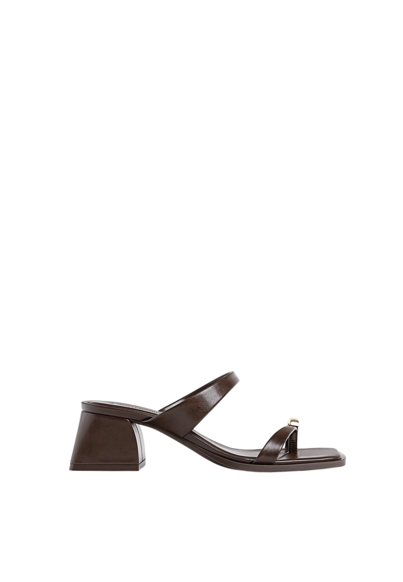 Босоножки на высоком каблуке с металлической деталью