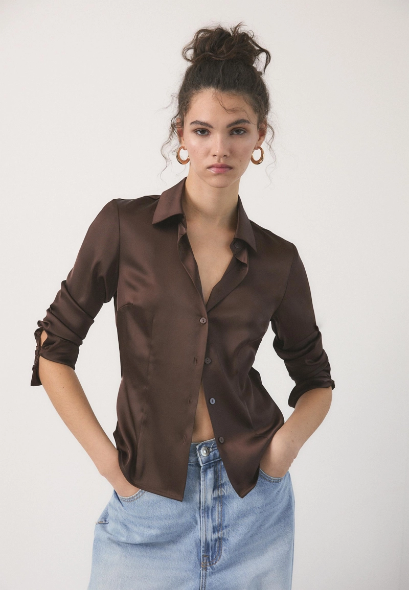 Блузка из атласа приталенная l02002554