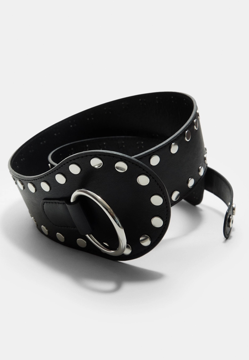 Широкий ремень с заклепками