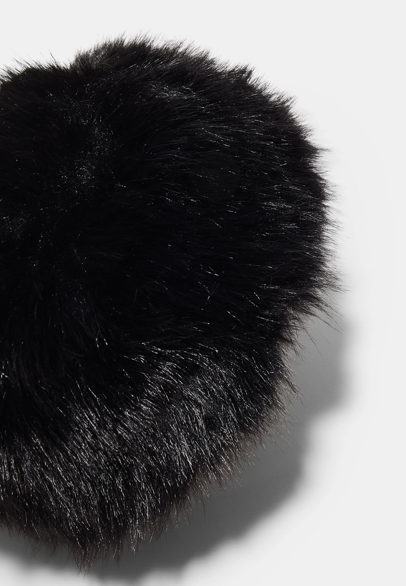 Круглая шапка из искусственного меха