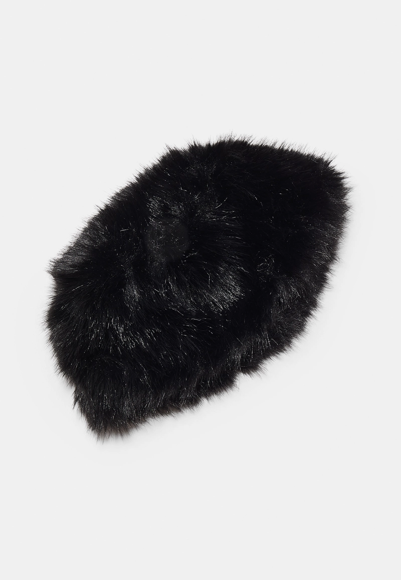 Круглая шапка из искусственного меха