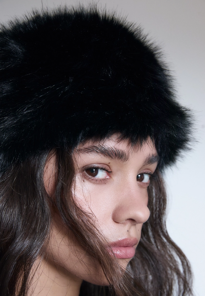 Круглая шапка из искусственного меха