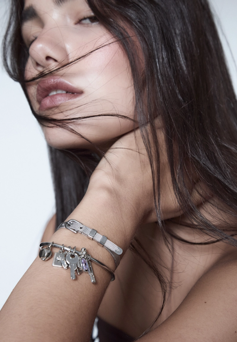 Набор из 2 браслетов с разными подвесками