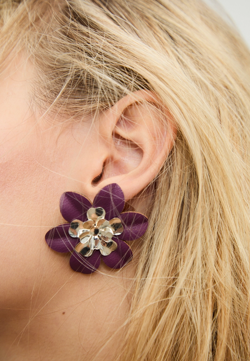 Комбинированные серьги-цветы из искусственной кожи