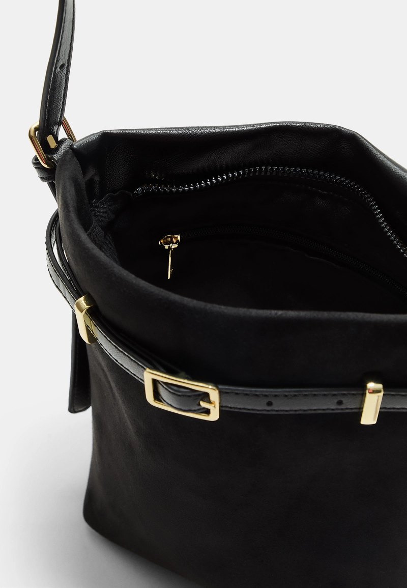 Сумка-мессенджер с отделкой ремнем