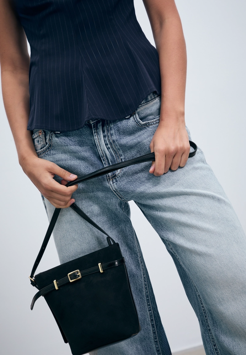 Сумка-мессенджер с отделкой ремнем