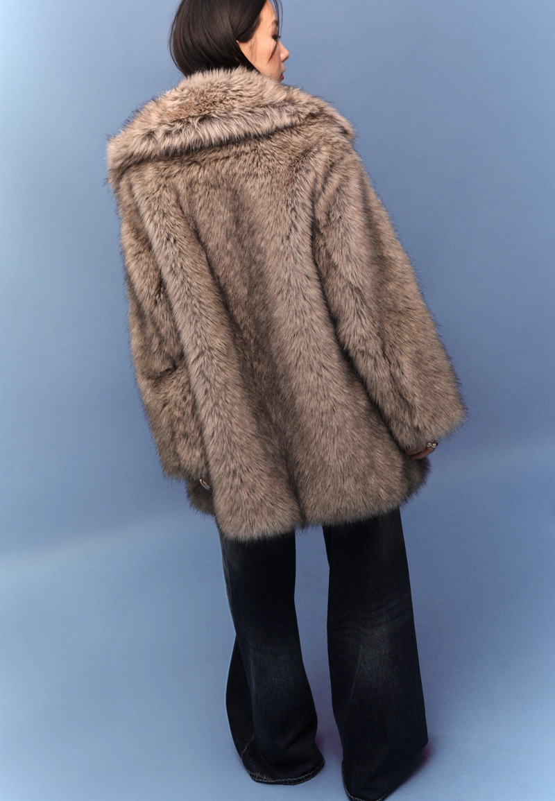 Пальто стандартной длины из искусственного меха