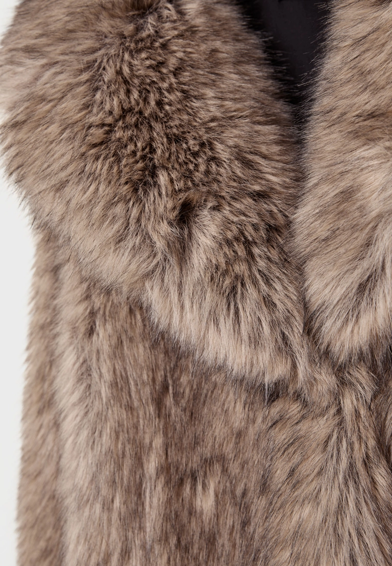 Пальто стандартной длины из искусственного меха