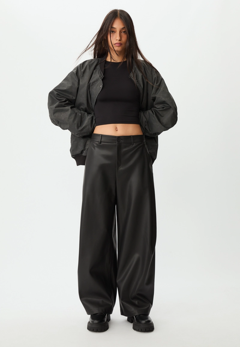 Брюки свободного кроя из искусственной кожи