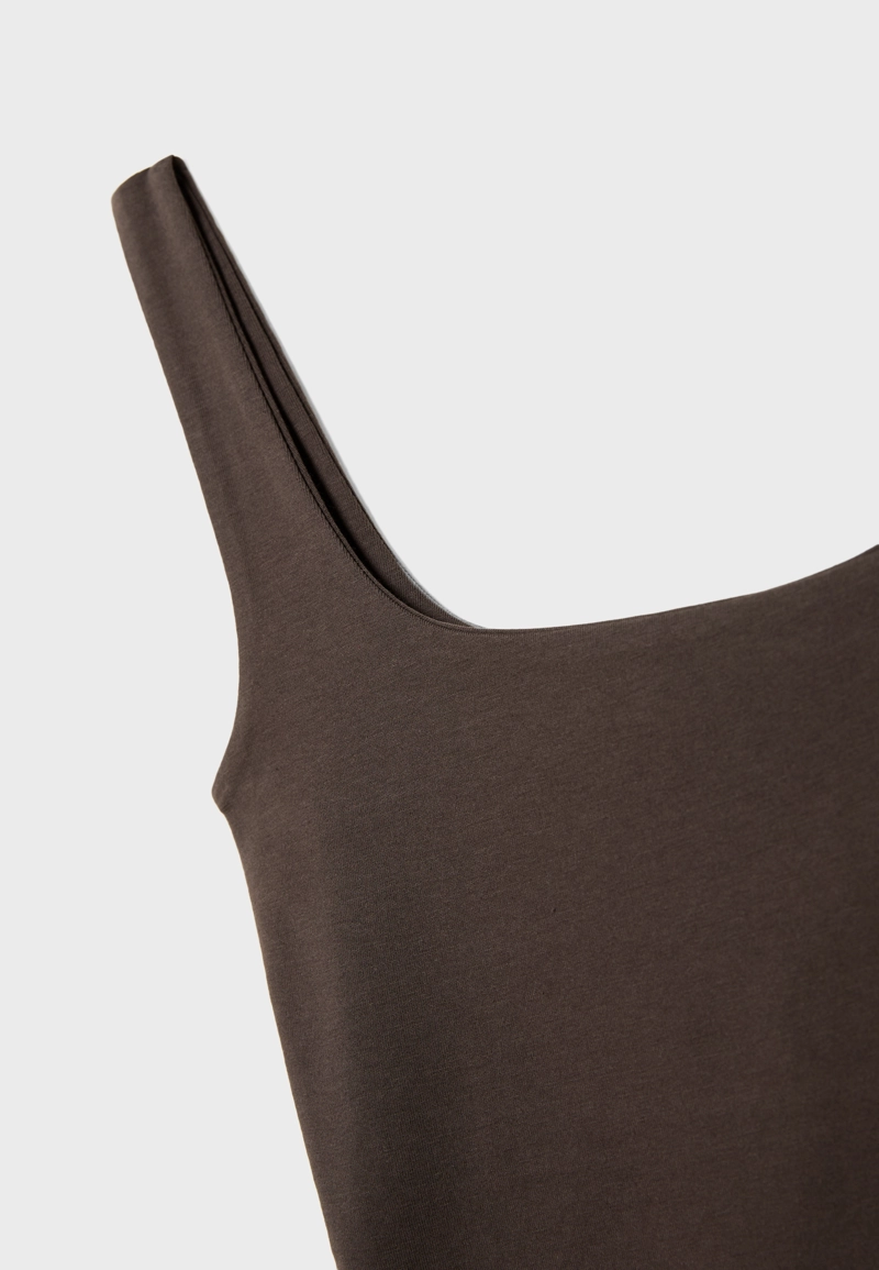 Майка с квадратным вырезом