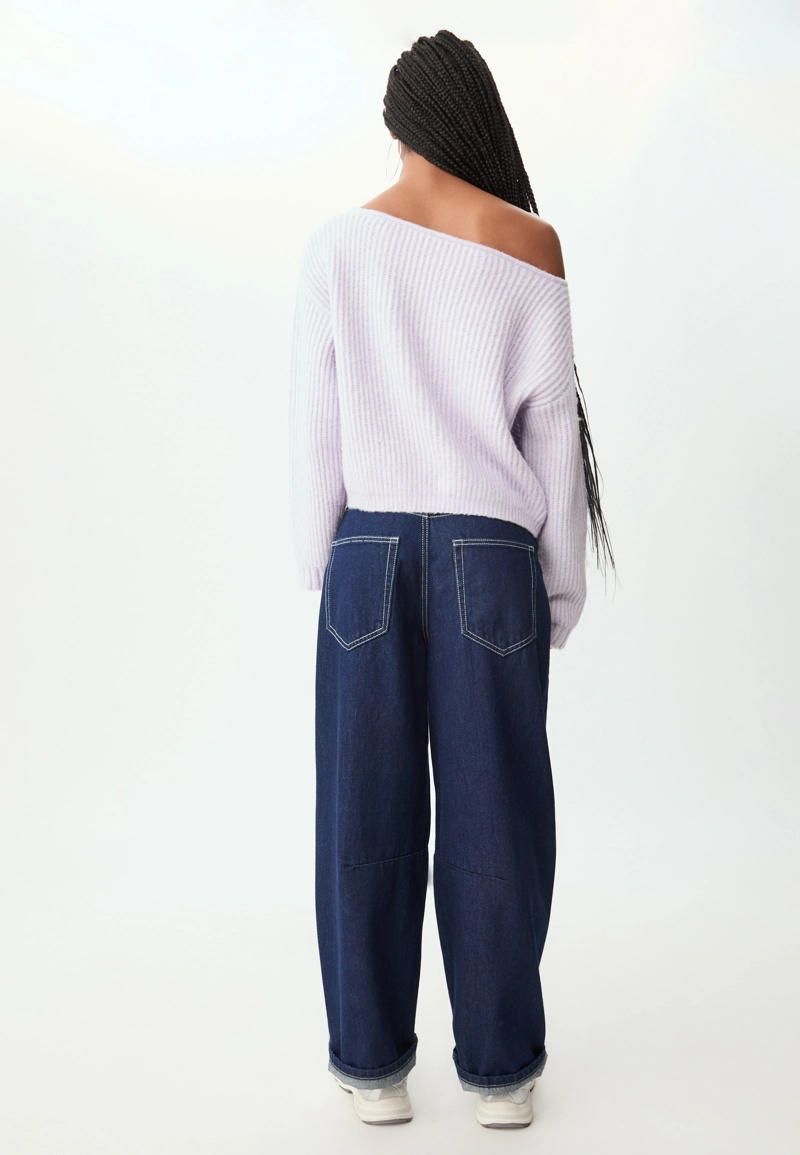 Трикотажный свитер с вырезом «лодочка»