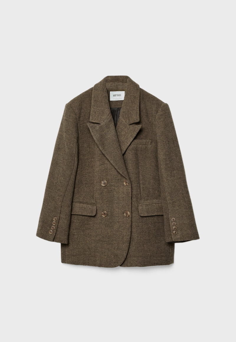 Объемный двубортный пиджак в елочку