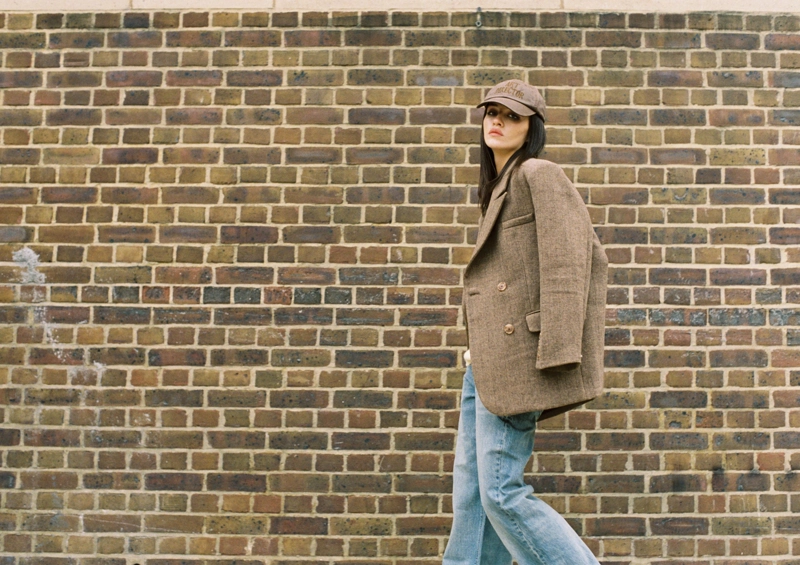 Объемный двубортный пиджак в елочку