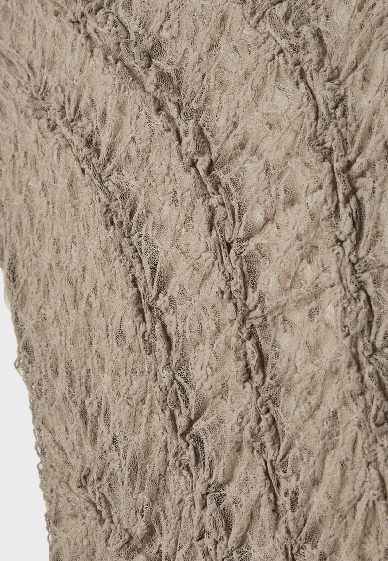 Длинное асимметричное кружевное платье