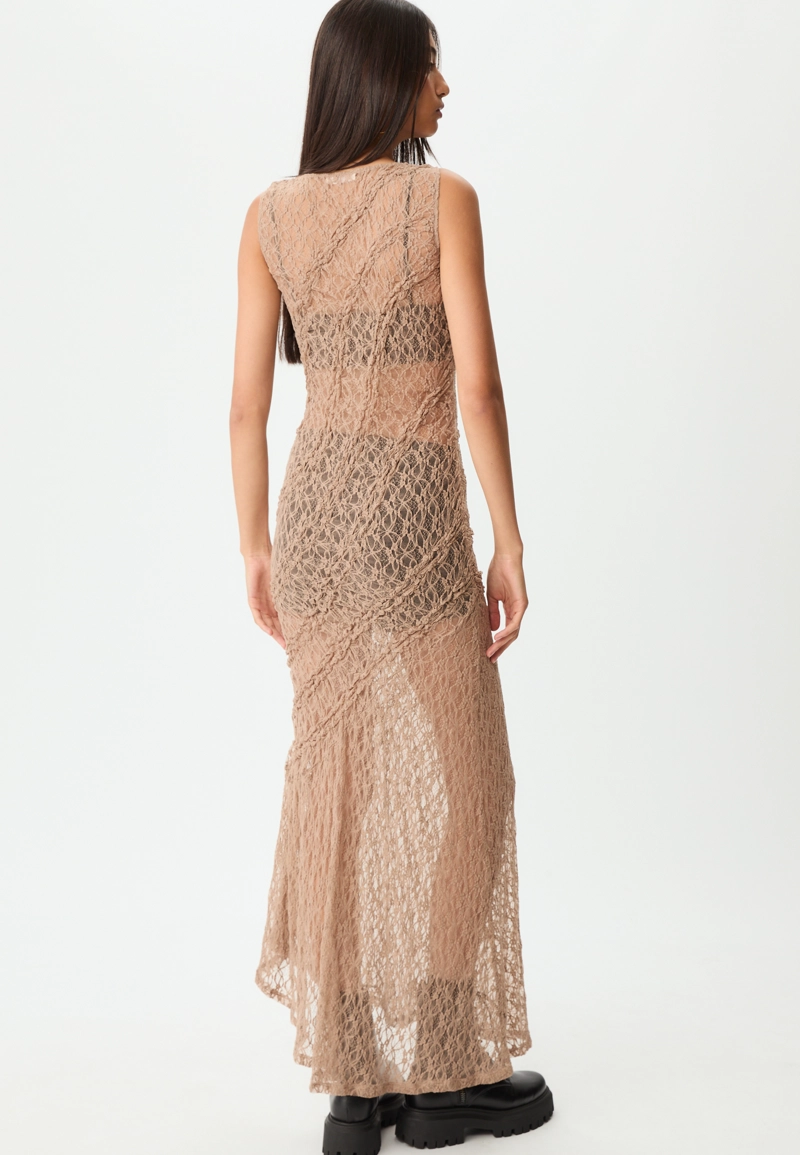 Длинное асимметричное кружевное платье