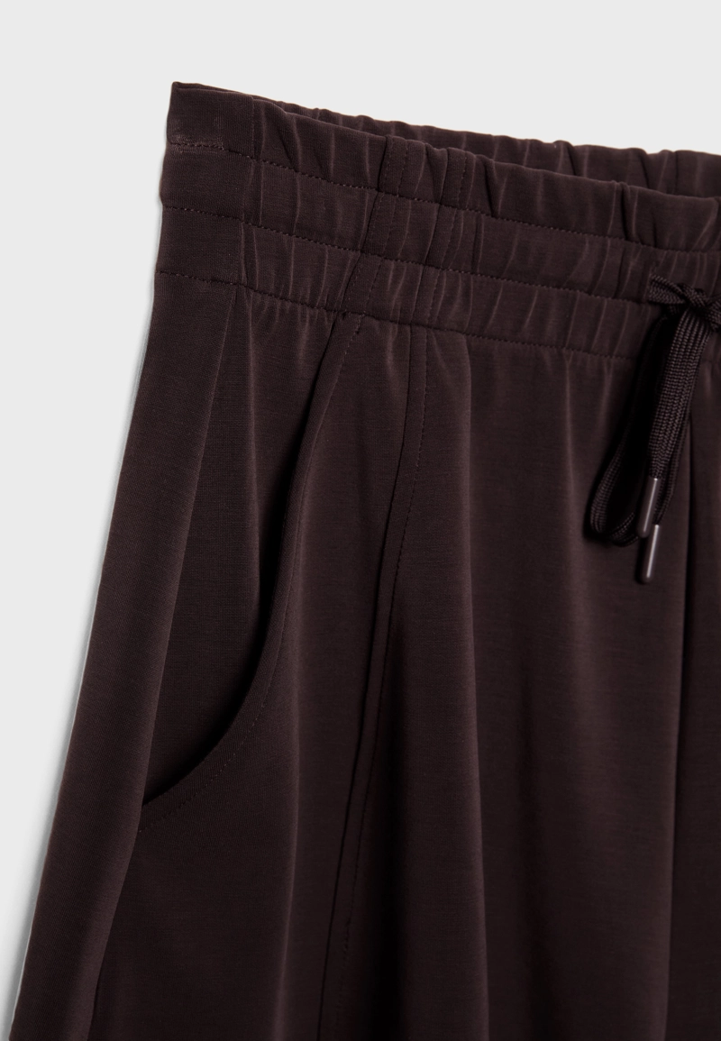 Мягкие шорты с декоративной отстрочкой