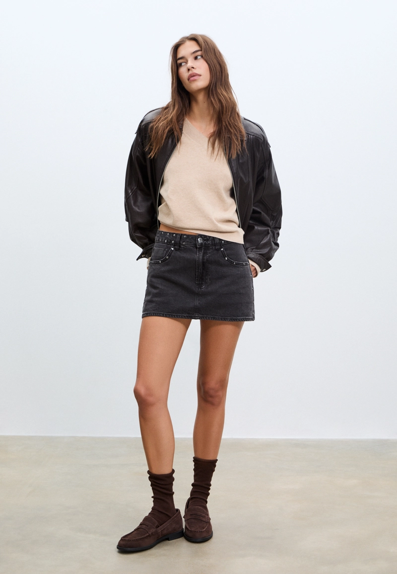 D62 Джинсовая юбка-шорты с заклепками