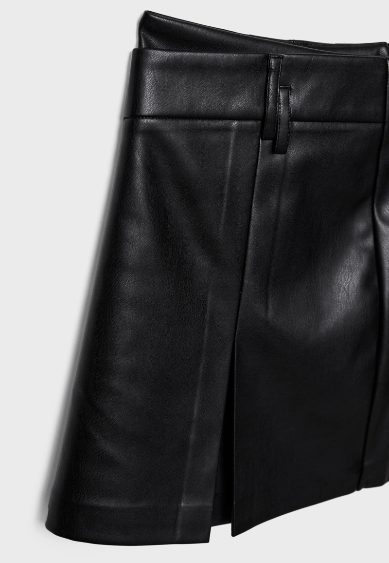 Юбка-шорты из искусственной кожи со складками