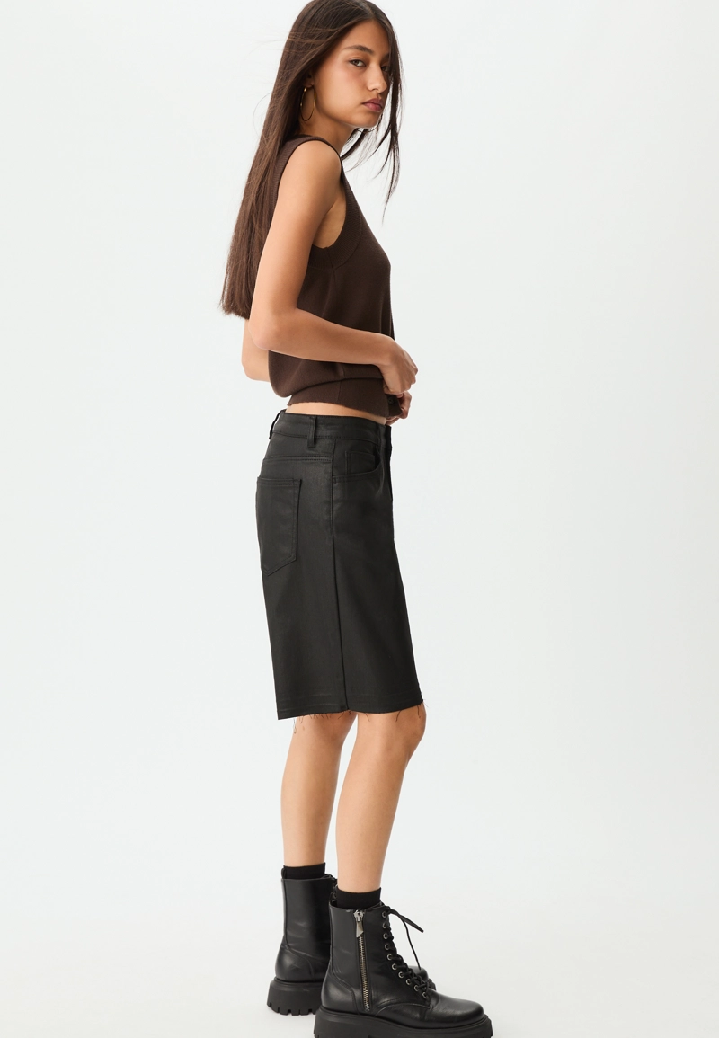 Шорты-бермуды с вощеным покрытием