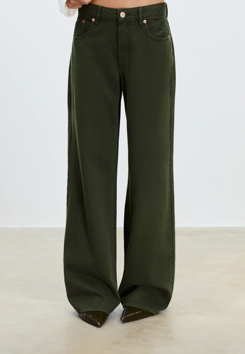 D91 Джинсы с низкой посадкой и широкими штанинами