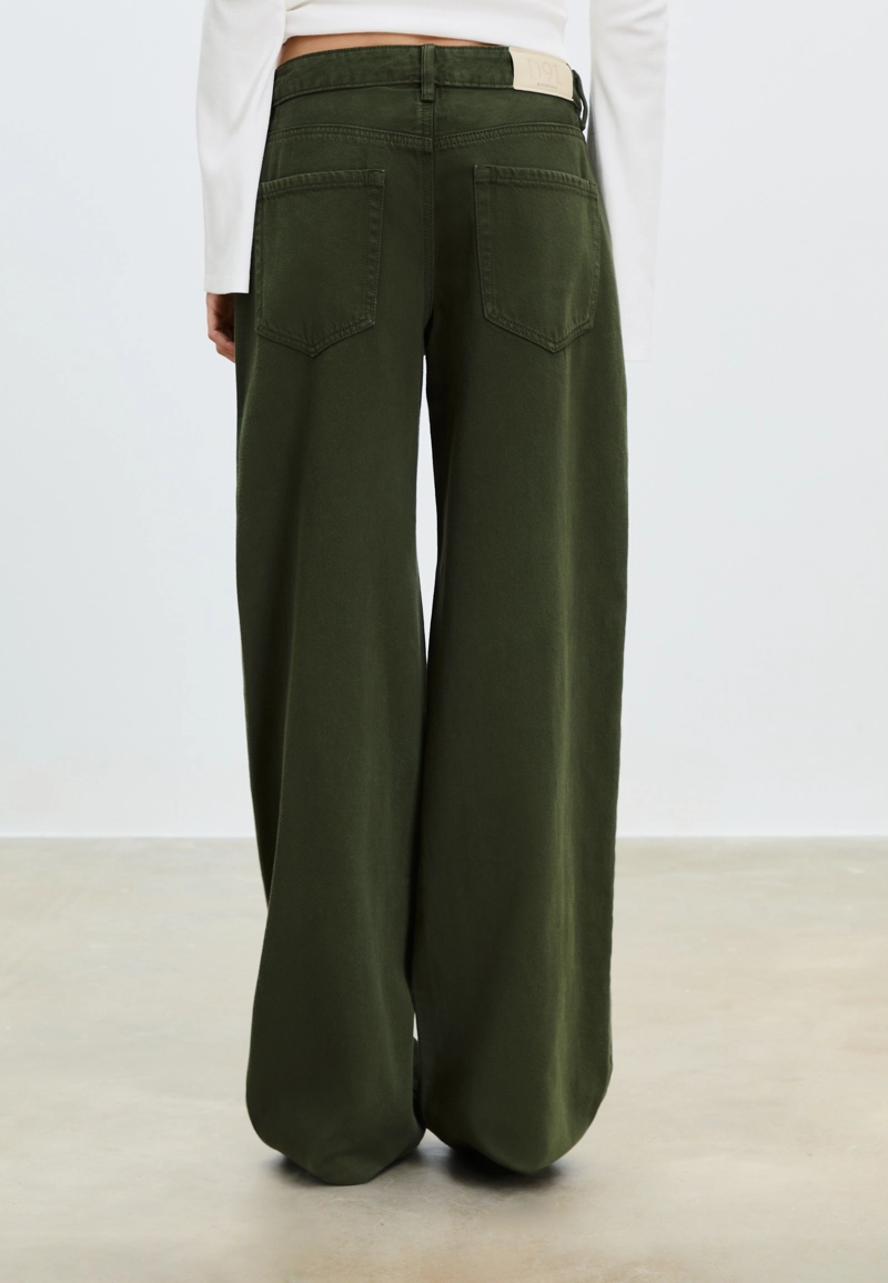 D91 Джинсы с низкой посадкой и широкими штанинами