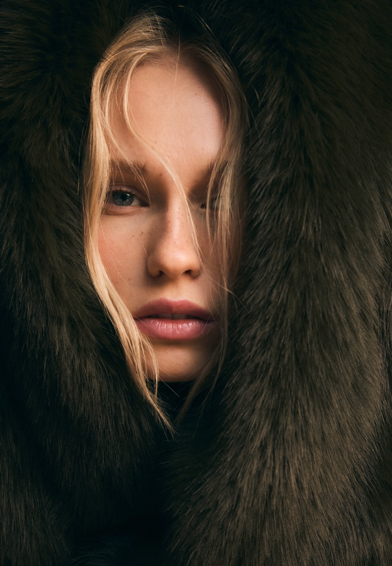 Пальто из искусственного меха стандартной длины