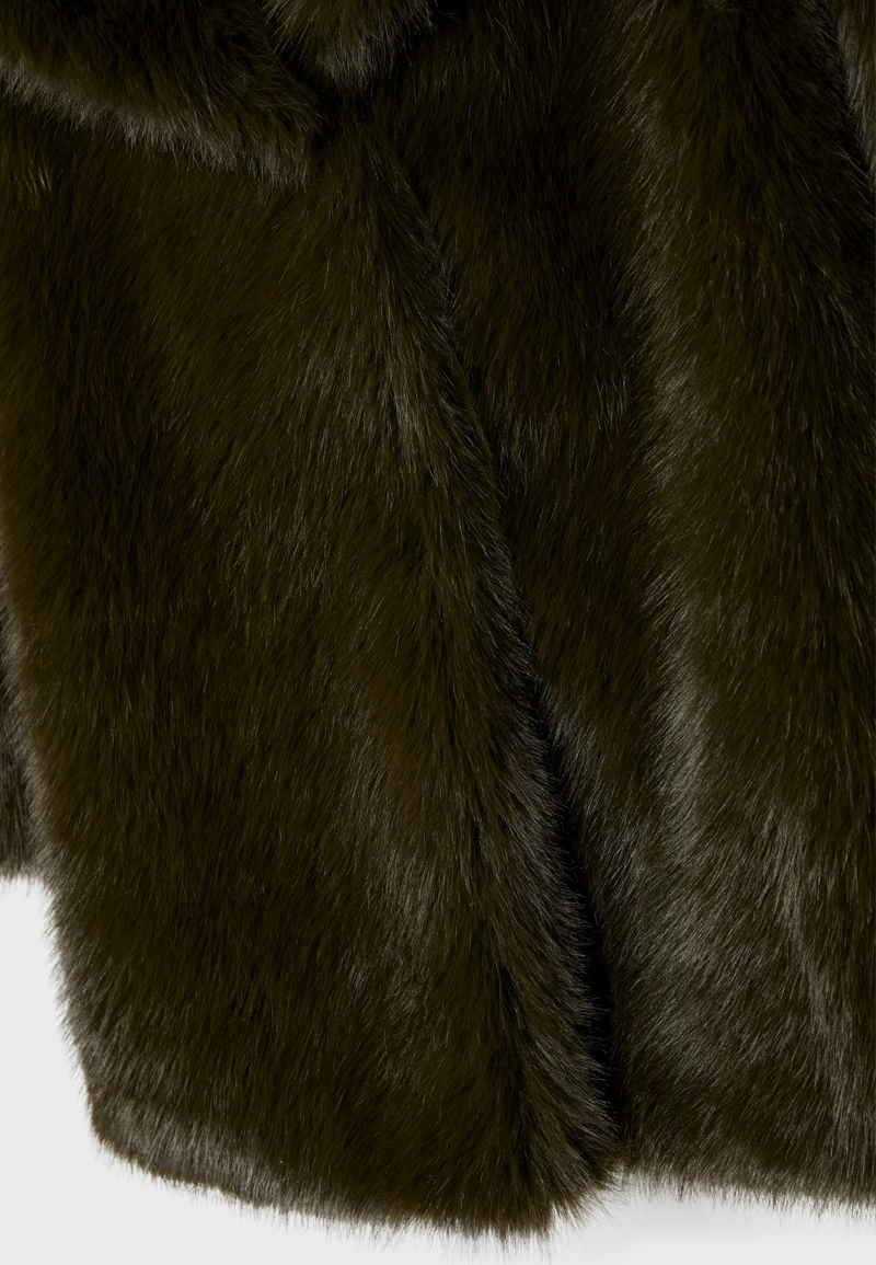 Пальто из искусственного меха стандартной длины