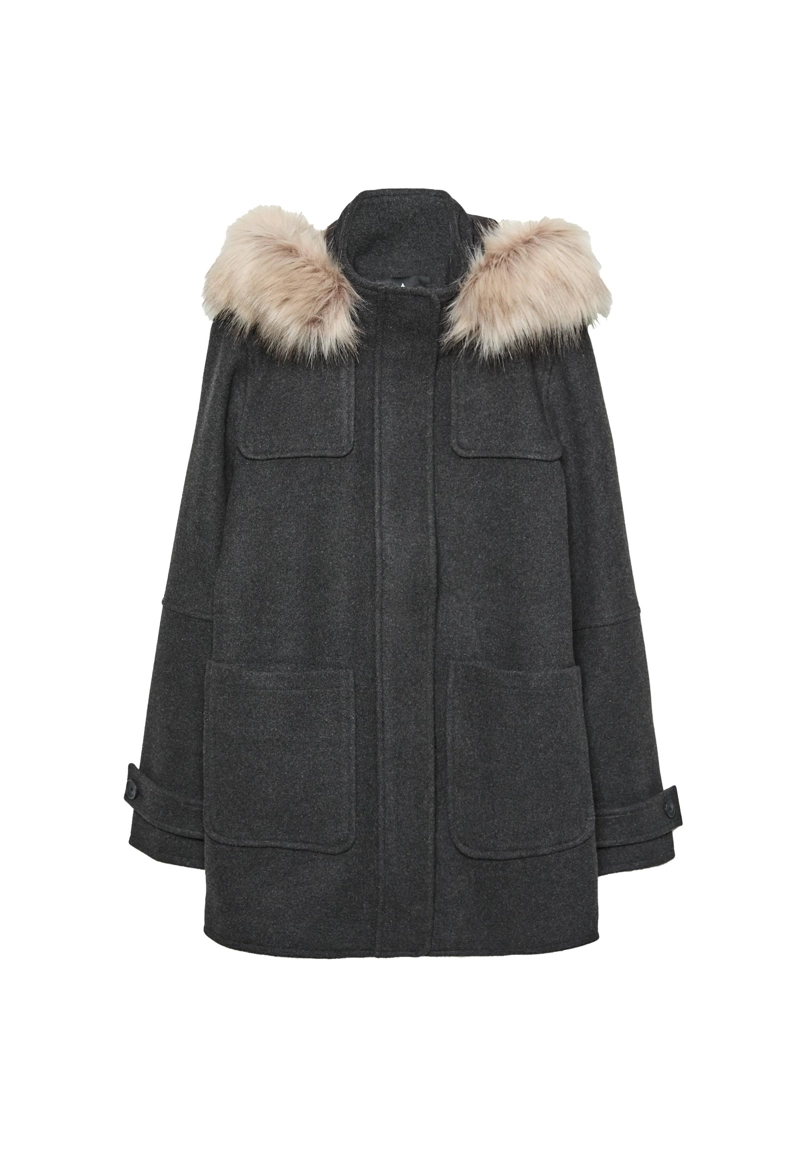 Пальто с меховым капюшоном