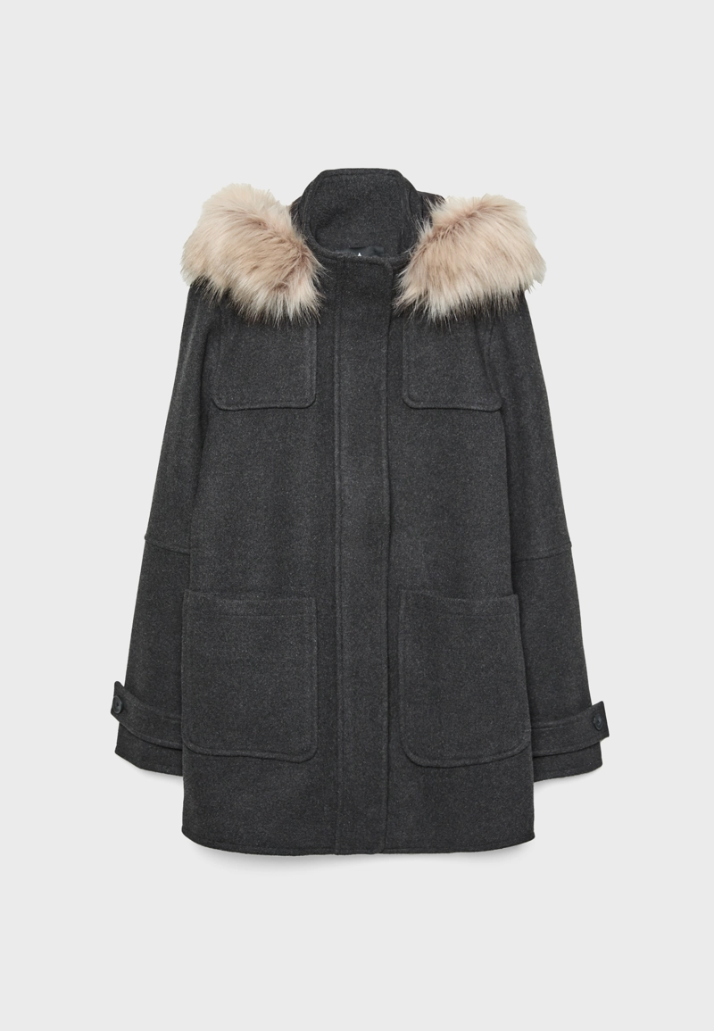 Пальто с меховым капюшоном