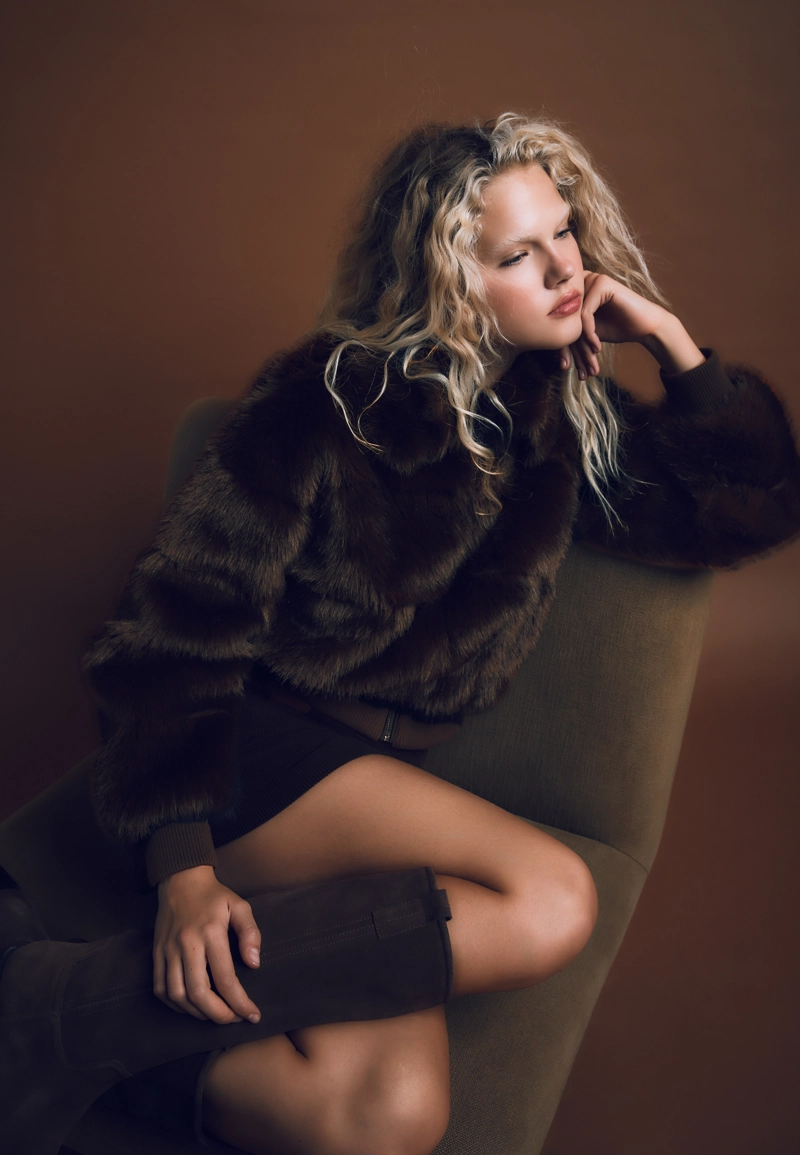 Бомбер из искусственного меха на молнии