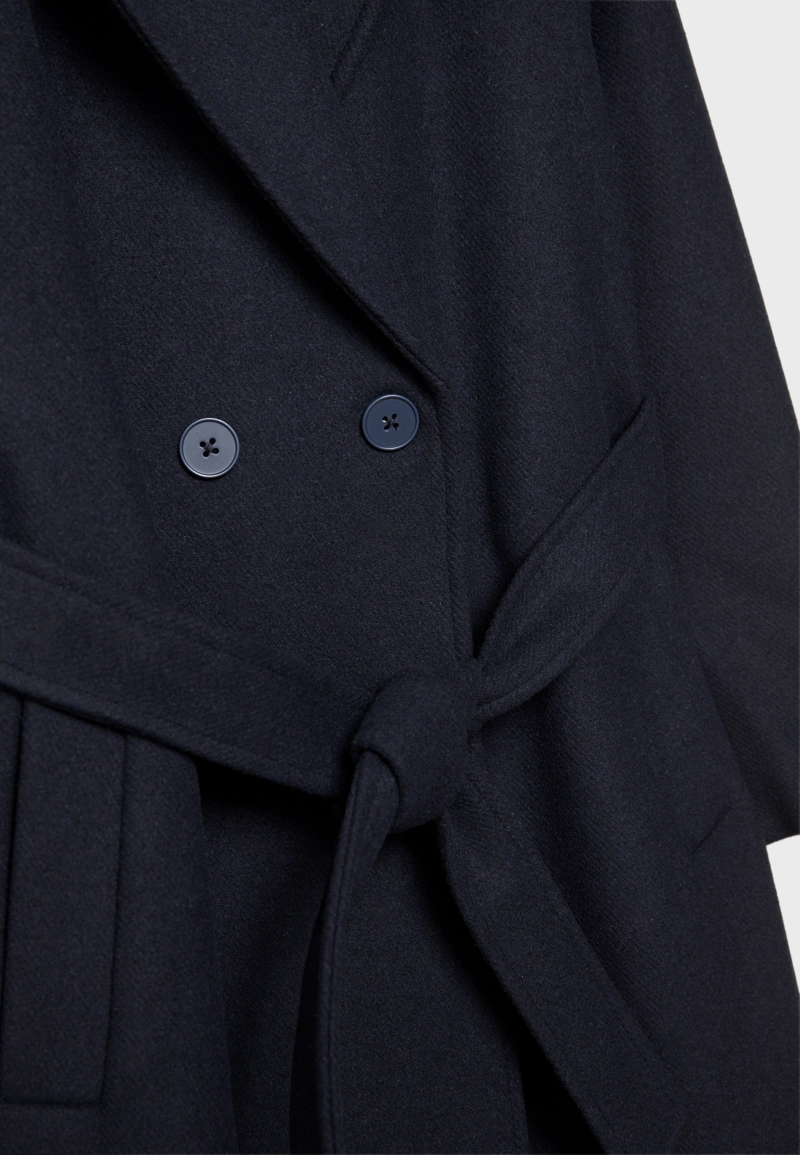 Длинное пальто с поясом