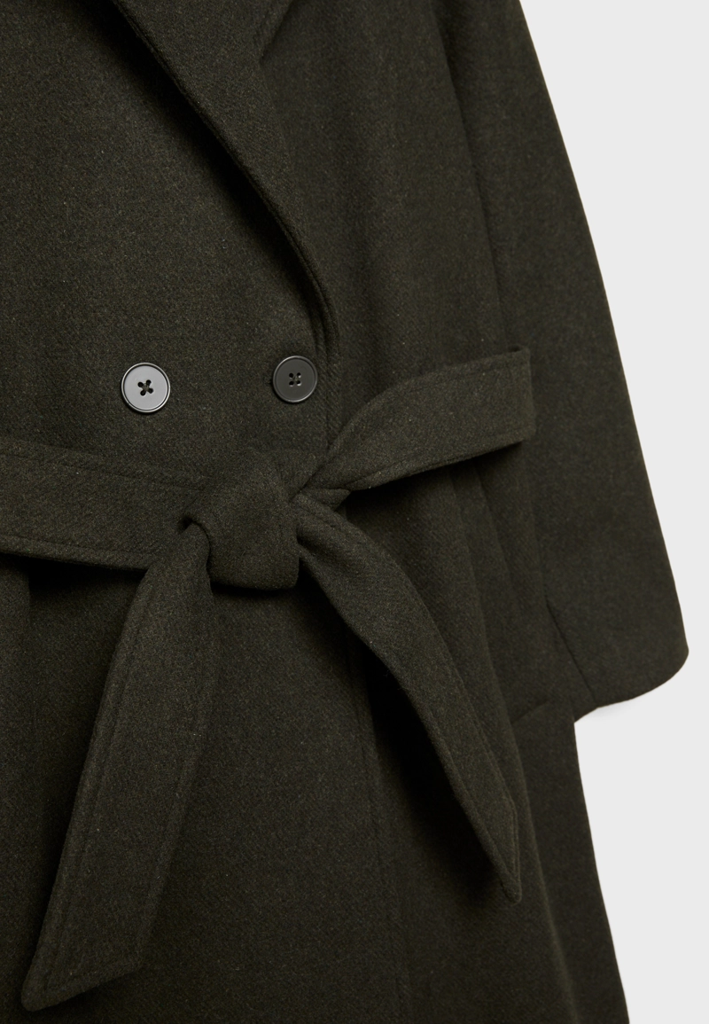 Длинное пальто с поясом